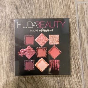 Huda beauty mauve obsessions eyeshadow palette